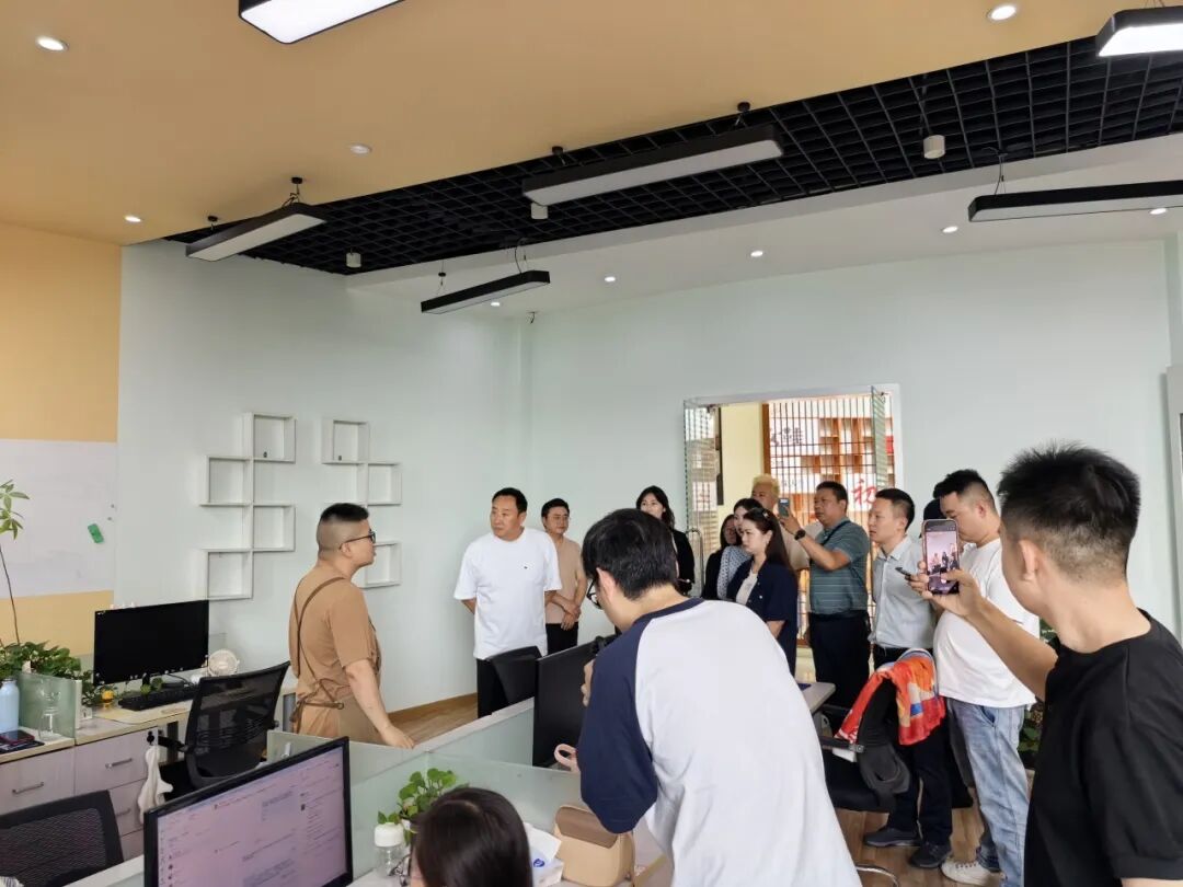 省网联会赴双流阿么手工女鞋开展“网联访企”主题交流活动(图2) 2.jpg
