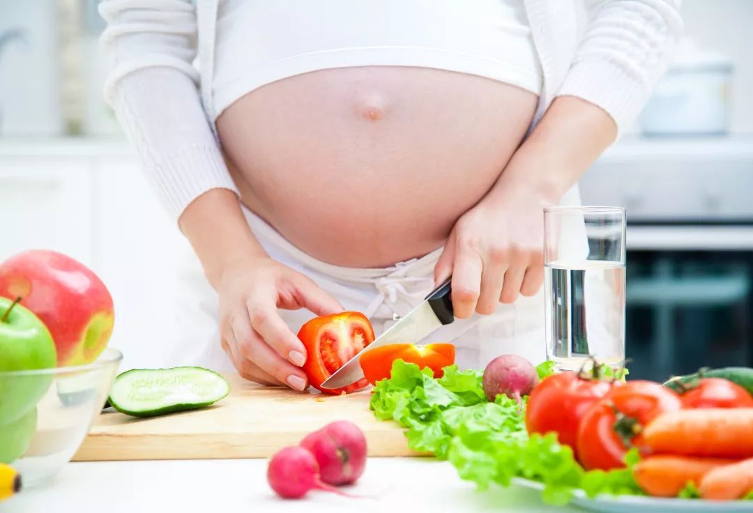 孕妇秋冬多吃三种水果，能帮助排出毒素，让肚子里的胎儿更好发育